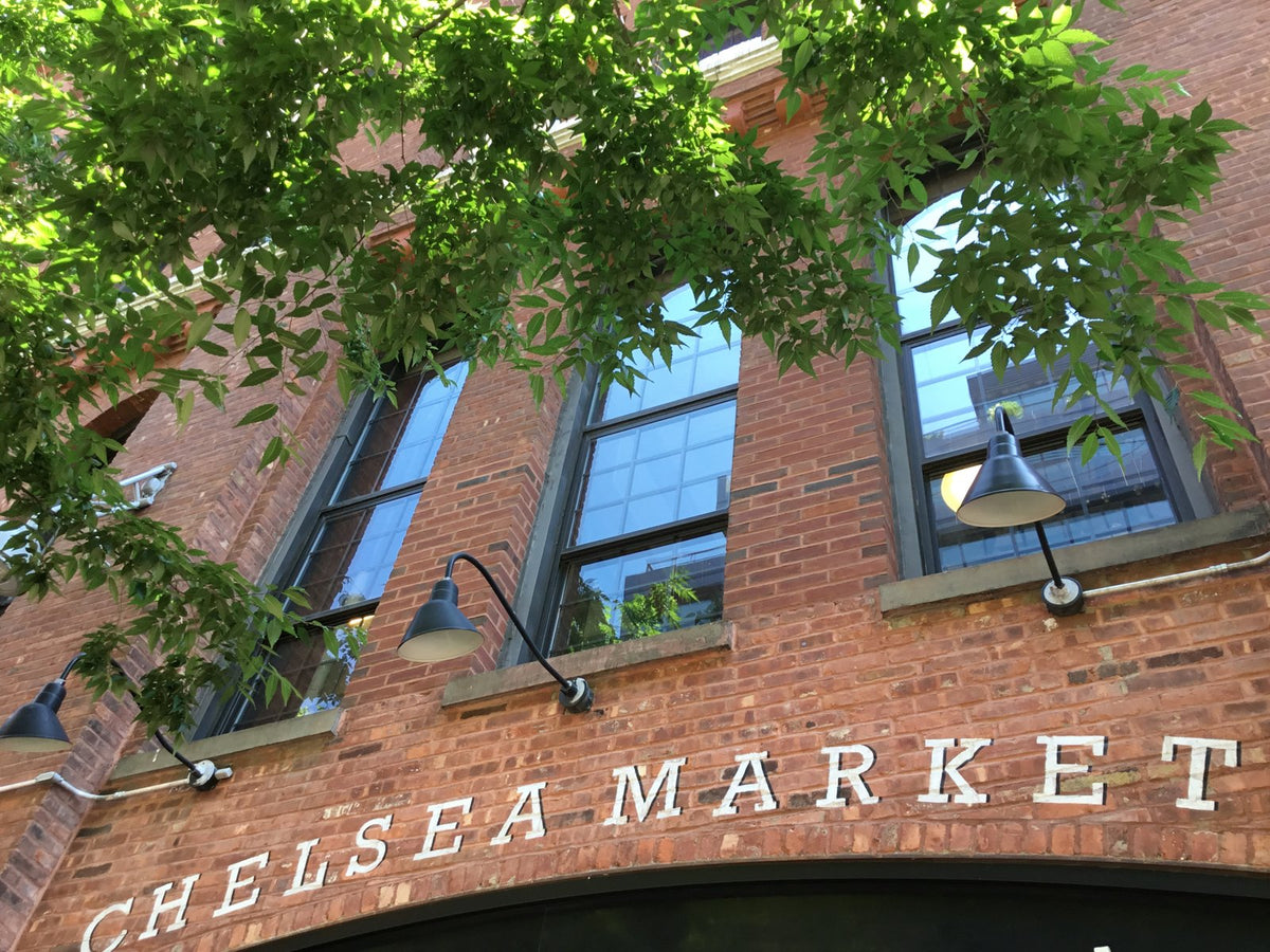 Chelsea Market sign over the 9th Avenue entrance, New York. Photo: Kidfly182, Wikimedia Commons, CC BY-SA 4.0
