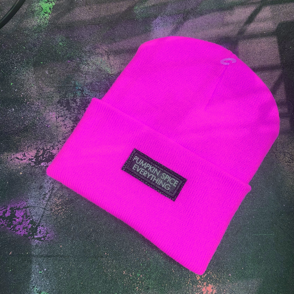 CHOOSE YOUR WORD beanie in Hot Pink